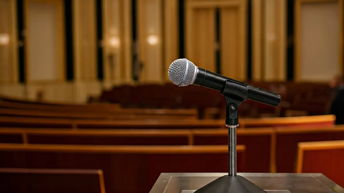 Generic image of a microphone on a podium, symbolizing a cultural event or a claim.