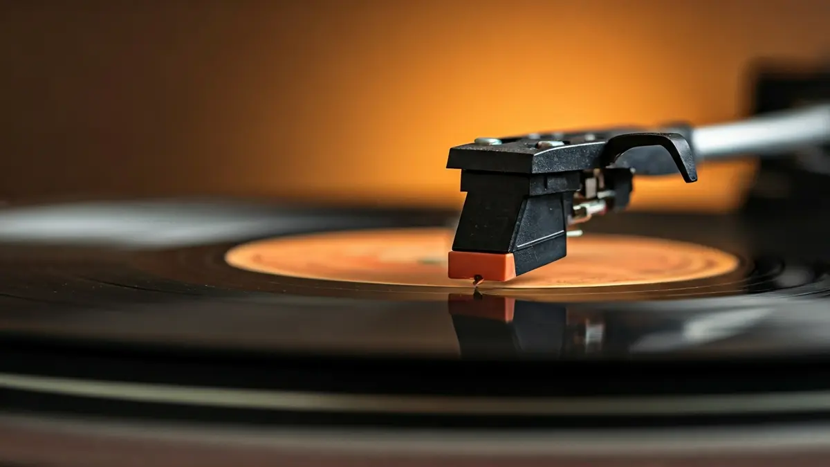 Generic image of a record player with a vinyl record, symbolizing Valencian music.