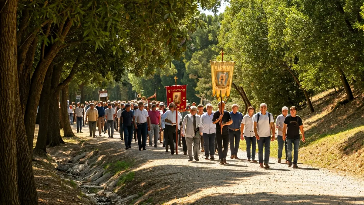 Image of a crowd of people participating in a procession in a natural park, with trees and a clear sky.