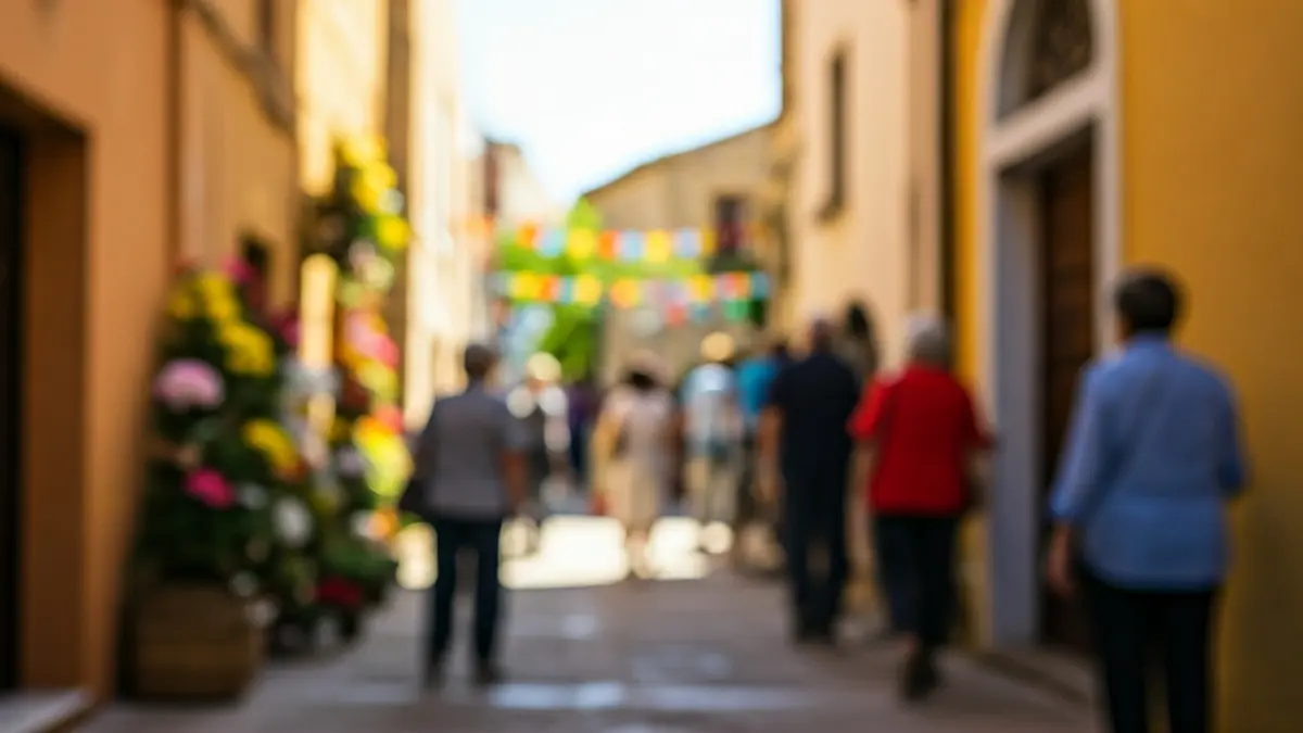 Imagen de una calle tradicional decorada con flores y altares durante una fiesta popular.