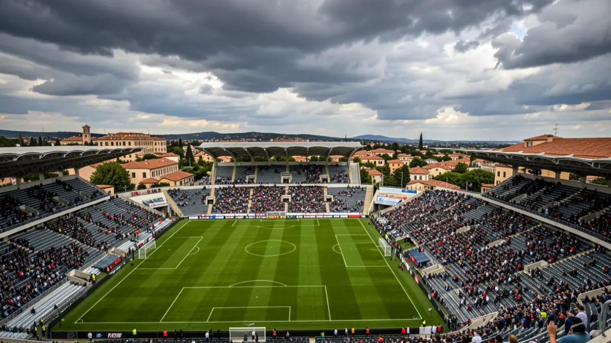 Imatge genèrica d'un estadi de futbol amb el camp preparat per a un partit important.