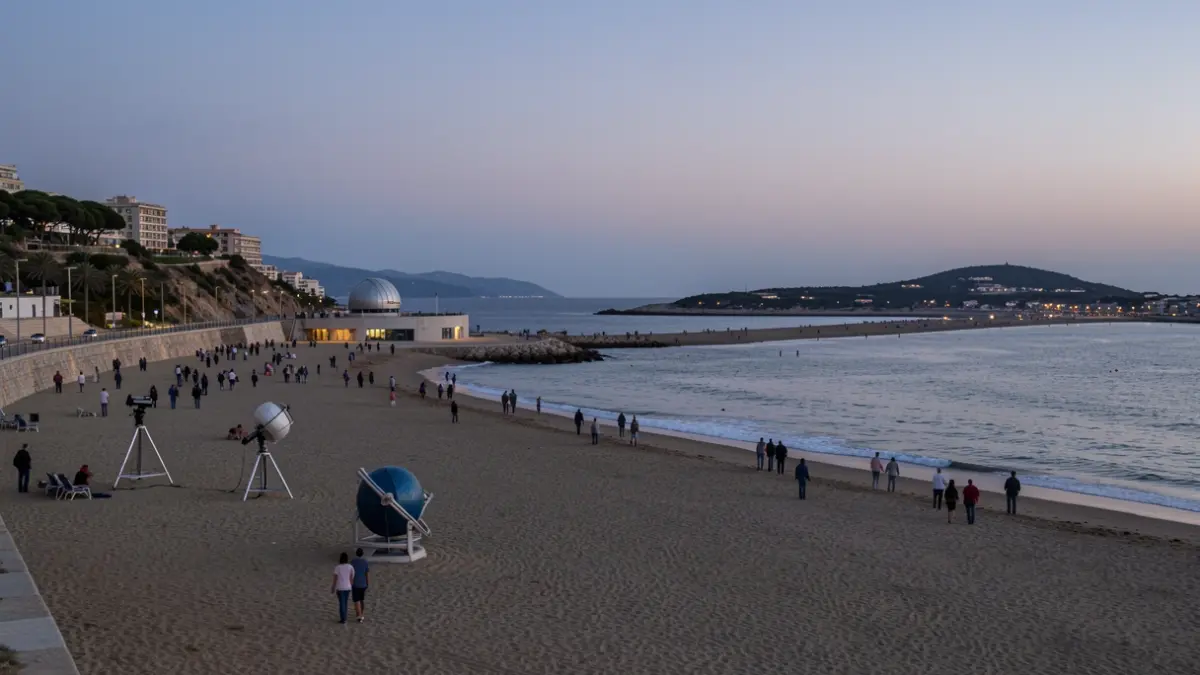 Generic image of the Castellón coast with the Planetarium and the Pinar and Gurugú beaches illuminated by sunset.