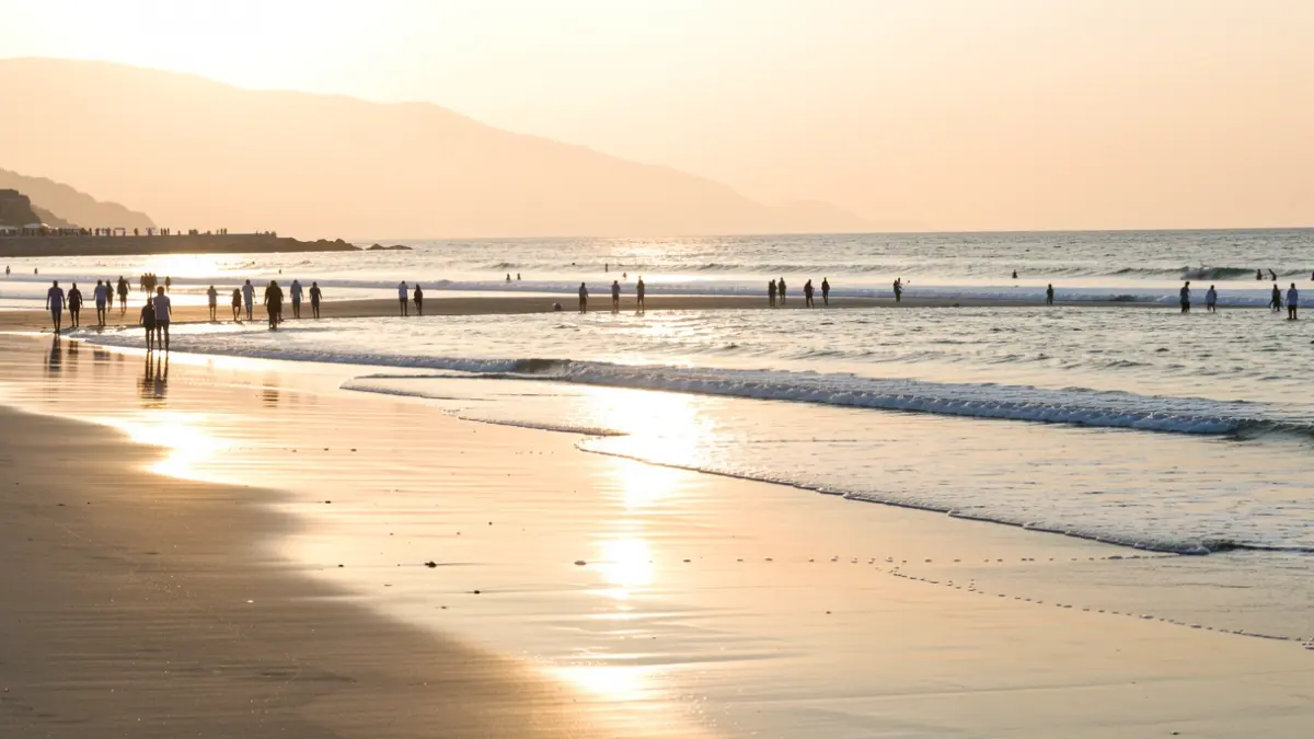 Imagen genérica de una playa mediterránea por la mañana.