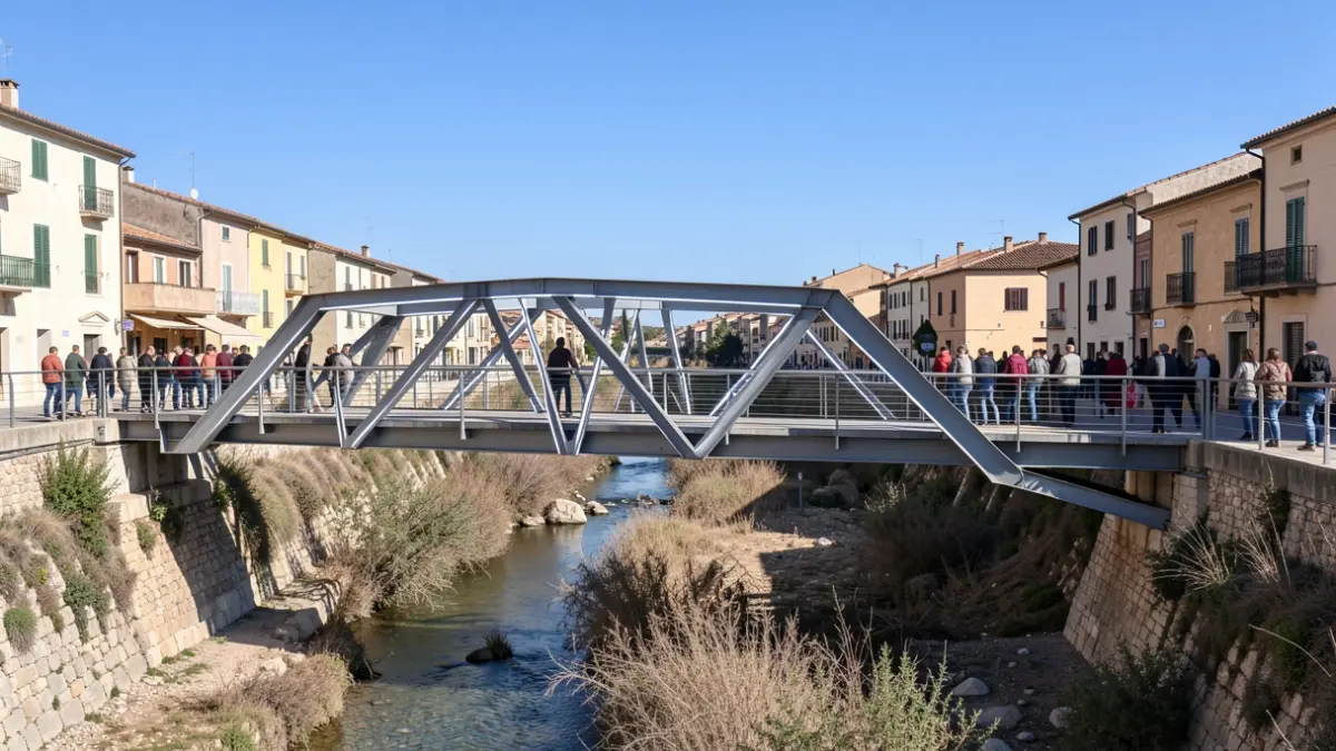 Imatge de la nova passarel·la per a vianants i ciclistes sobre el barranc a Paiporta.