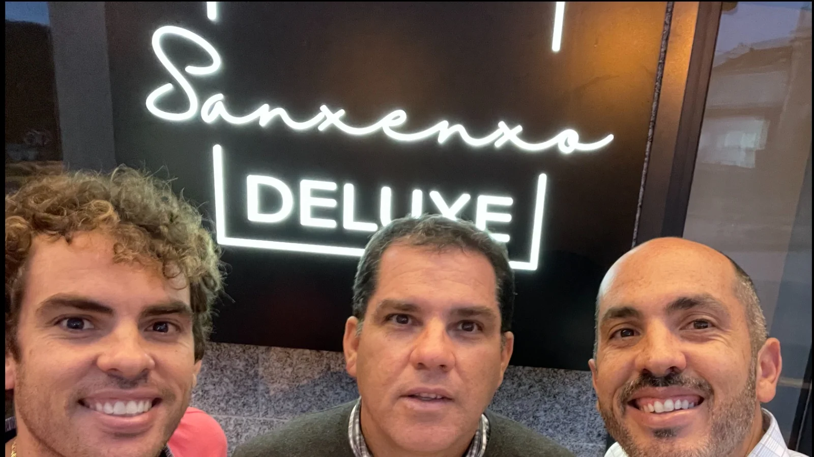 Tres germans impulsen en Sanxenxo un model d'apartaments turístics basat en l'atenció personalisada