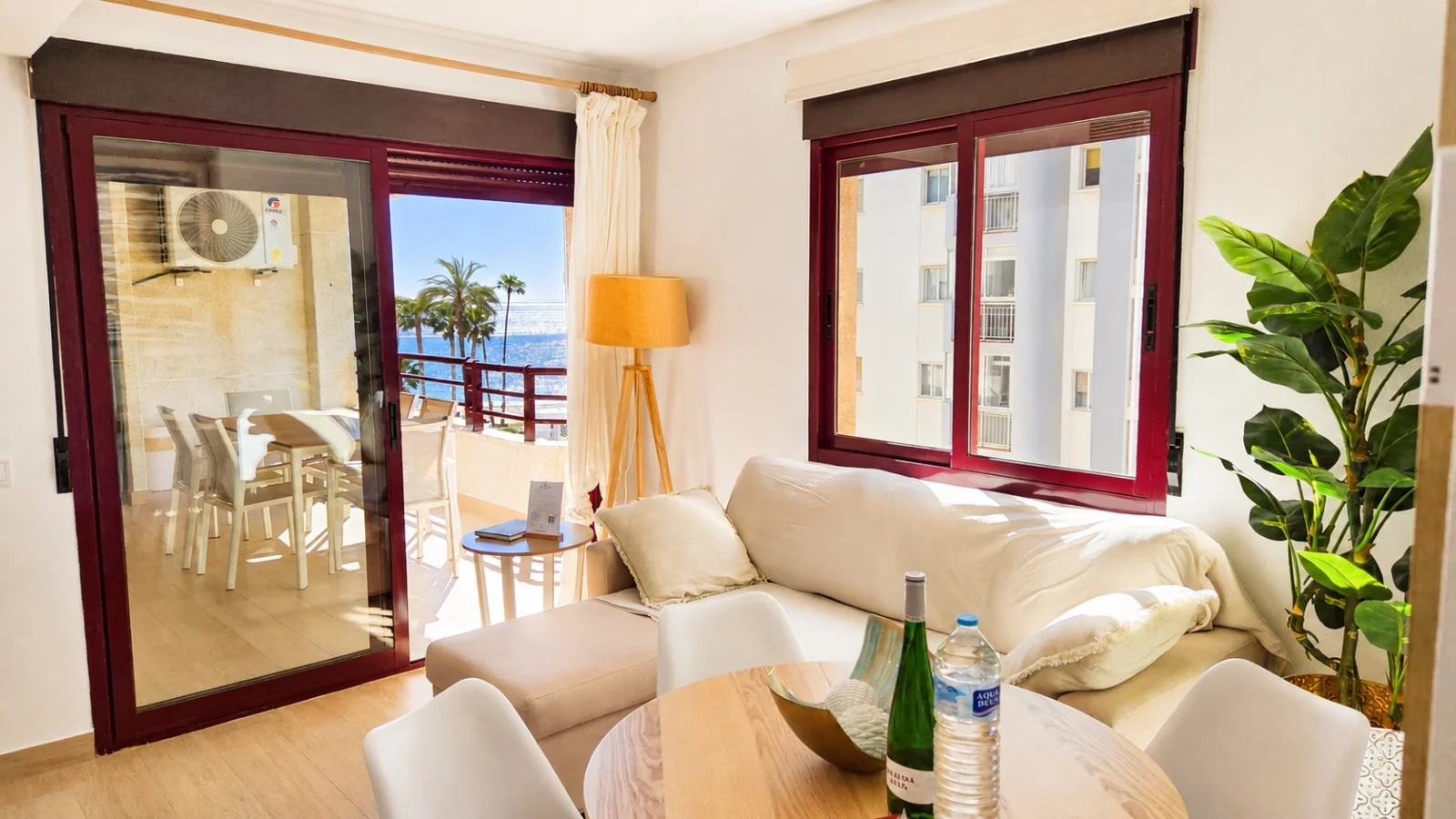 Apartament davant del mediterrani