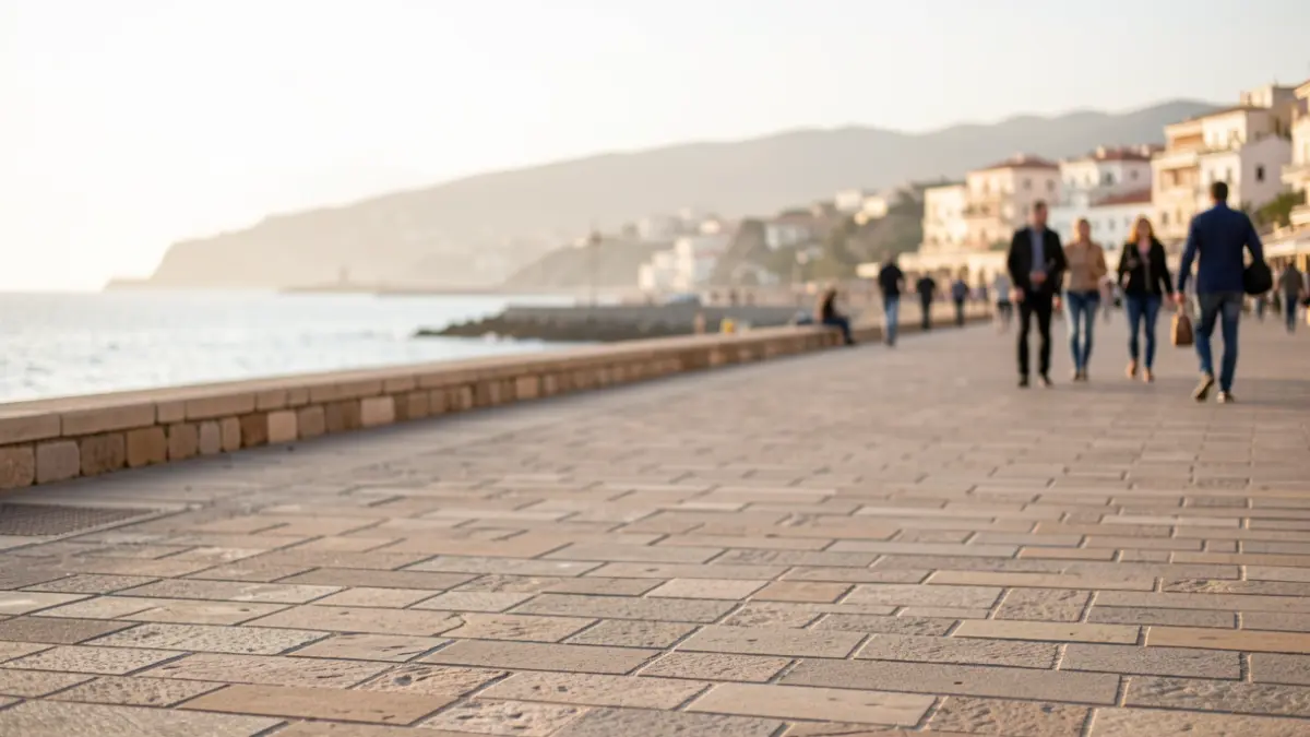 Generic image of the seaside promenade in Peñíscola on a sunny morning.